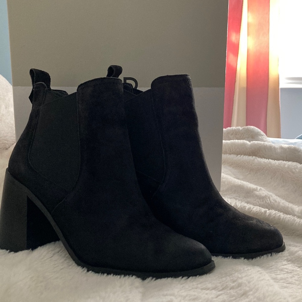 Suede angle boots
